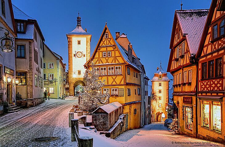 Bild 1: Weihnachtliches Rothenburg ob der Tauber und Schloss Schillingsfürst