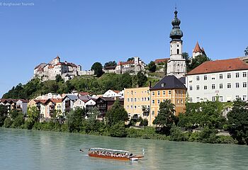 Heitere Plättenfahrt nach Burghausen