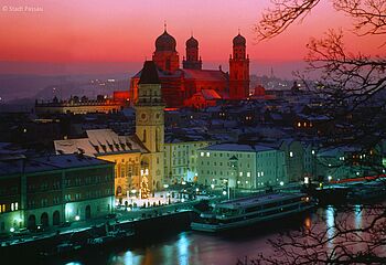 Advents-Buffet auf der Donau und der Passauer Christkindlmarkt